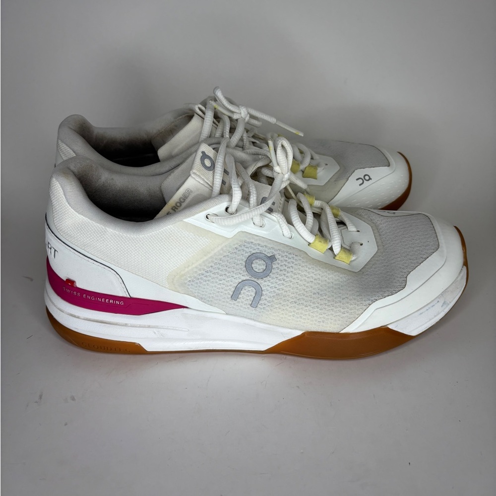 On Cloud The Roger Advantage Womens Size 42 US 10 Court Tennis Shoes White Pink